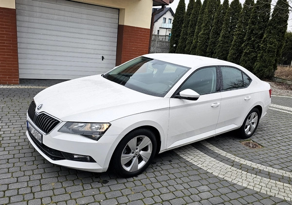 Skoda Superb cena 59500 przebieg: 149722, rok produkcji 2018 z Choszczno małe 137